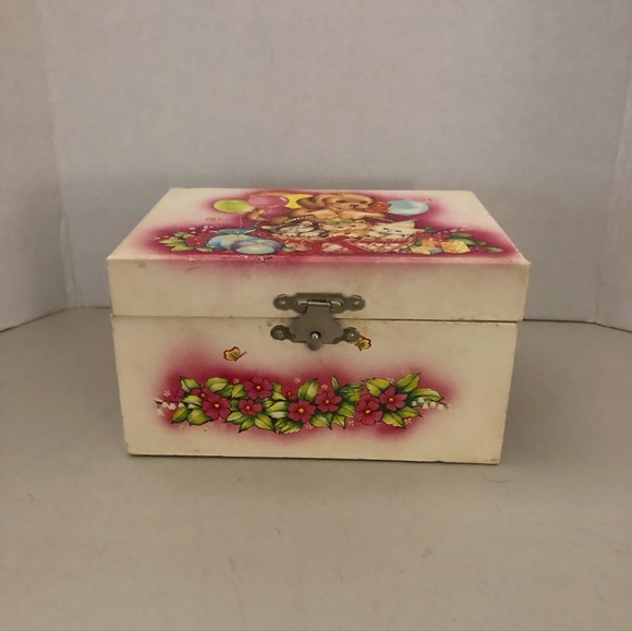 Vintage Other - Vintage Jewelry Music Box London Bridge Birthday Puppy Kittens